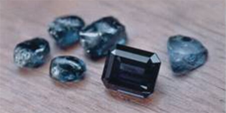 Garnet Đổi Màu Xuất Xứ Từ Nandagala, Tanzania (Bản tin tháng 01/2013)